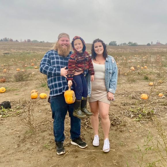 Hey hey! Welcome to my Poshmark! - Picture 5 of 5